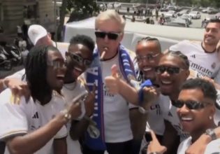 Ο Αντσελότι το έκανε πάλι: Κάπνισε πούρο στην παρέλαση της Ρεάλ Μαδρίτης