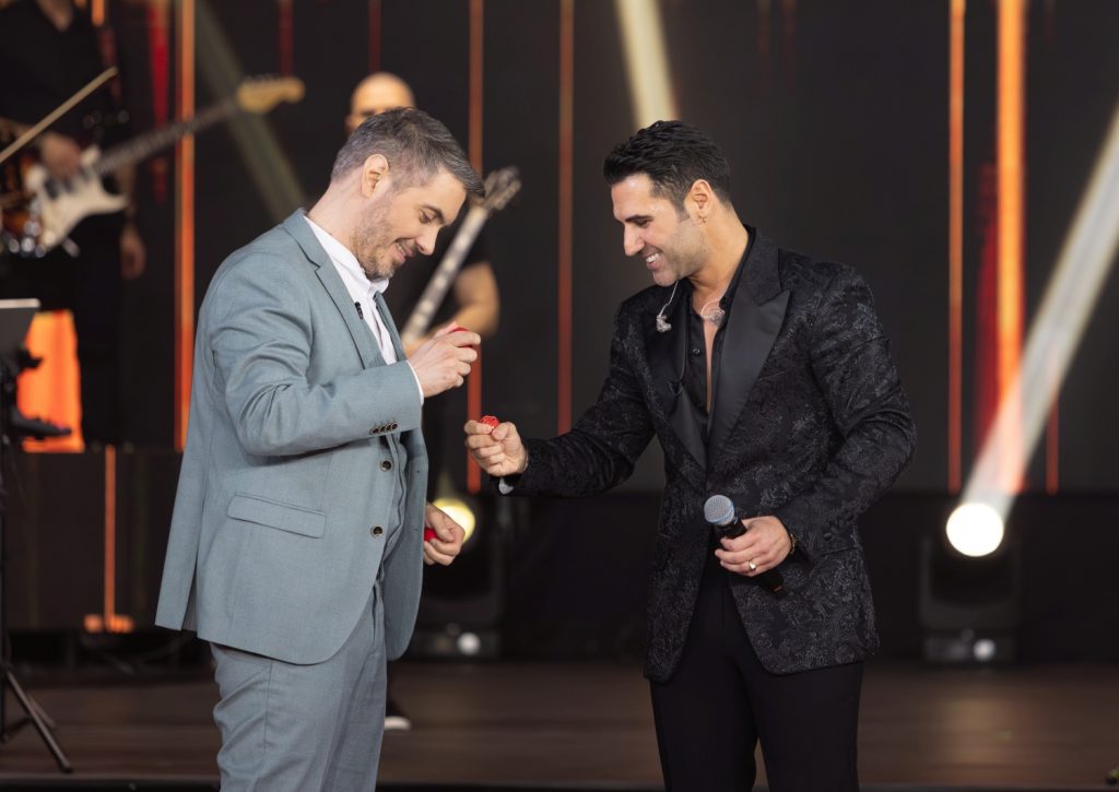 Σπίτι με το MEGA: Ο Πέτρος Ιακωβίδης στο εορταστικό πρόγραμμα του Μ. Σαββάτου