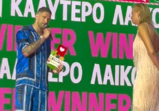 Επική στιγμή: Ο Πασχαλάκης βράβευσε την Κατερίνα Λιόλιου και έκανε παραγγελιά το… «νοικιάστηκε» (vid)