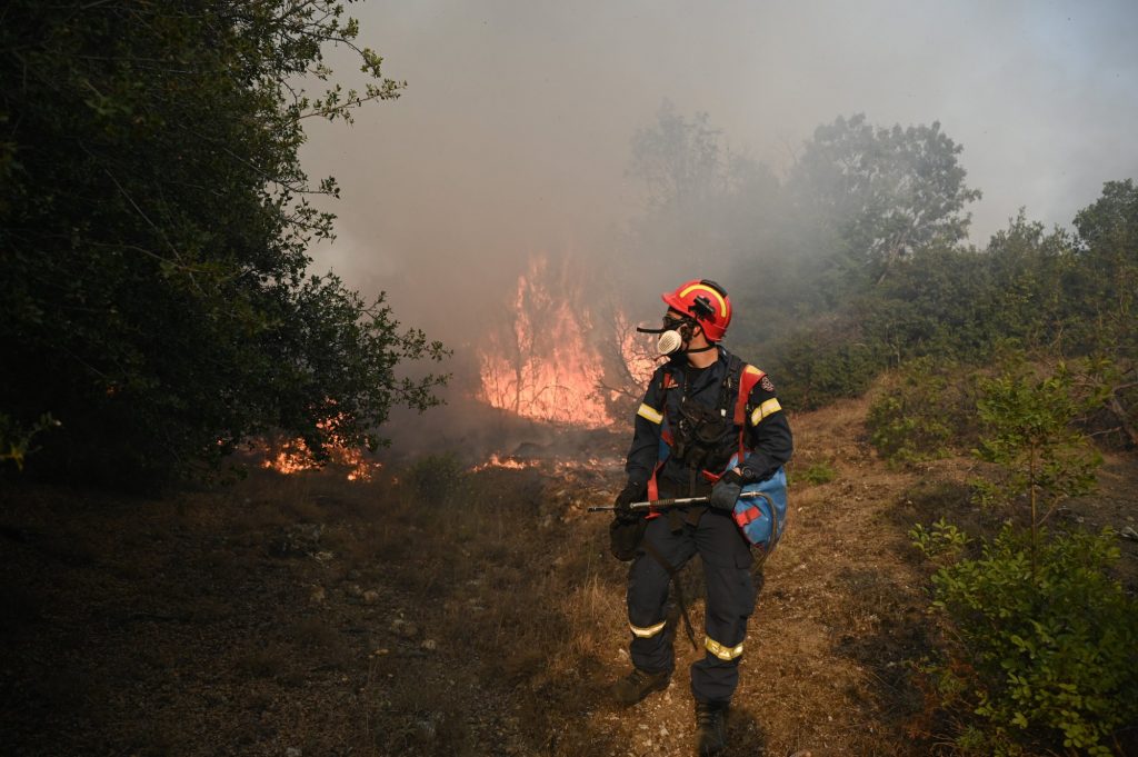 Φωτιά στη Σαλαμίνα – Υπό μερικό έλεγχο