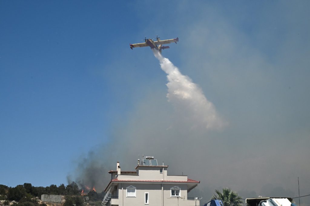Φωτιά: «Καταβάτες άνεμοι πυροδοτούν επικίνδυνα την ατμόσφαιρα» – Καμπανάκι Τσατραφύλλια για την Αττική