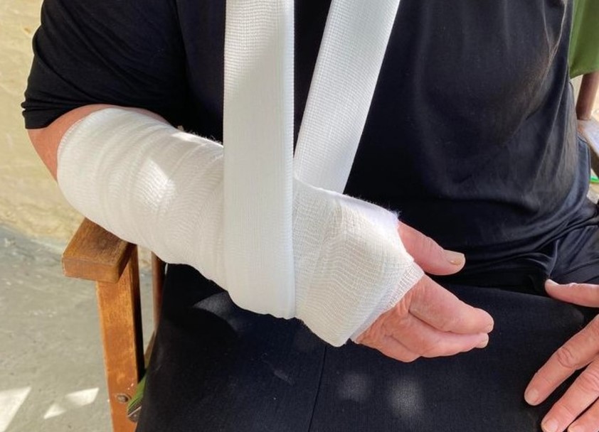 Αγρίνιο: Στο νοσοκομείο με σπασμένο χέρι 70χρονη έπειτα από απόπειρα ληστείας με δράστες δύο ανηλίκους
