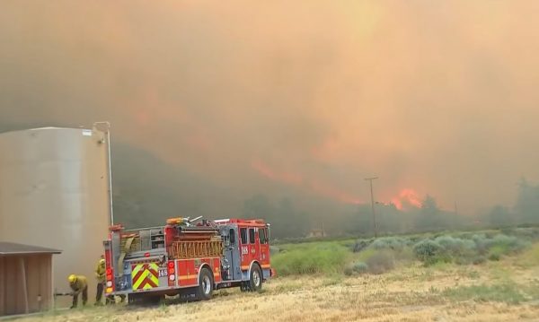 ΗΠΑ: Πυρκαγιά στη Νότια Καλιφόρνια αναγκάζει 1.200 κατοίκους να εκκενώσουν τα σπίτια τους