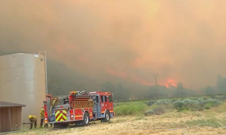 ΗΠΑ: Πυρκαγιά στη Νότια Καλιφόρνια αναγκάζει 1.200 κατοίκους να εκκενώσουν τα σπίτια τους