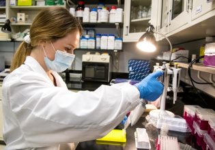 Ρωσία: Τρία άτομα συνελήφθησαν μετά τα δεκάδες κρούσματα τροφικής δηλητηρίασης