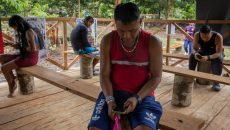 Τους ένωσε με τον έξω κόσμο και τους δίχασε εκ των έσω – Όταν το ίντερνετ συστήθηκε στους ιθαγενείς του Αμαζονίου