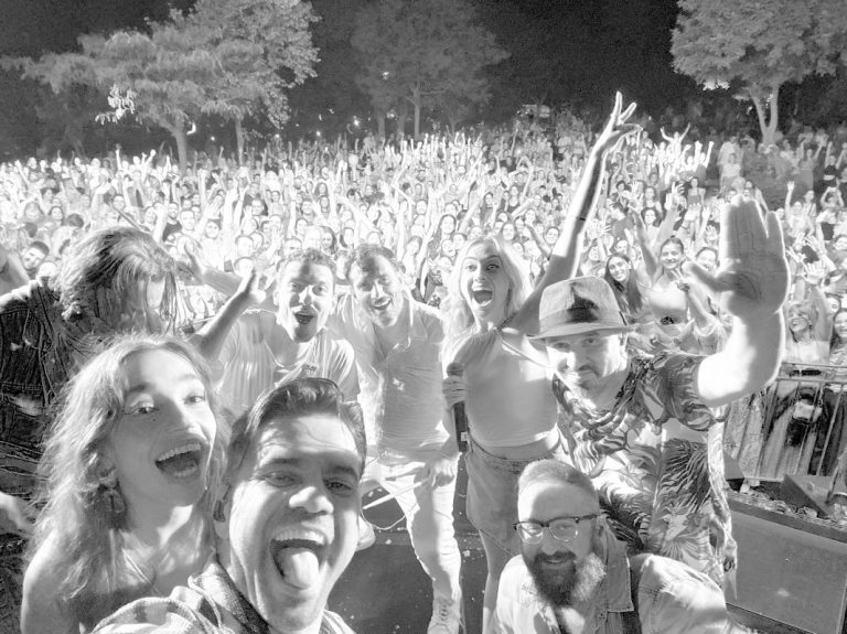 Ο Θοδωρής Μαραντίνης έκανε το μεγαλύτερο πάρτι γενεθλίων στον κατάμεστο Κήπο του Μεγάρου