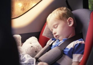 Μωρό: Ο απίστευτος τρόπος που παιδί 2,5 ετών κλειδώθηκε στο αυτοκίνητο – Συναγερμός στη Θεσσαλονίκη