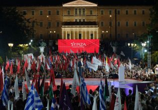 Ξεπέρασε τις προσδοκίες η συγκέντρωση στο Σύνταγμα, λένε στην Κουμουνδούρου – Η διμέτωπη επίθεση Κασσελάκη