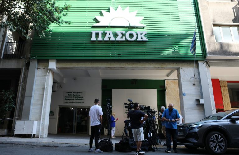 Διαψεύδει και το ΠΑΣΟΚ τη «συμφωνία» με τη Νέα Αριστερά – «Ανεδαφικά σενάρια»