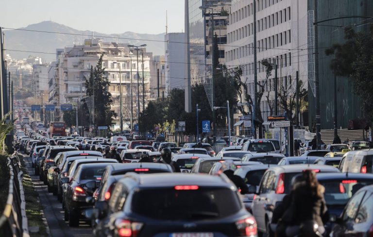 Τι θα ισχύσει για όσους δεν πληρώσουν τα τέλη κυκλοφορίας – Έρχονται βαριά πρόστιμα