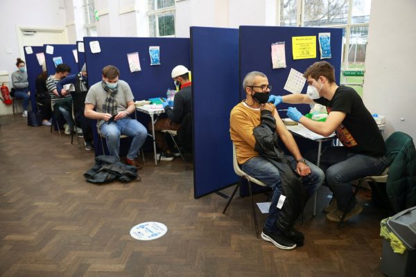 Covid: Όχι, δεν υπάρχει μελέτη που ενοχοποιεί τα εμβόλια για «εκατομμύρια θανάτους»