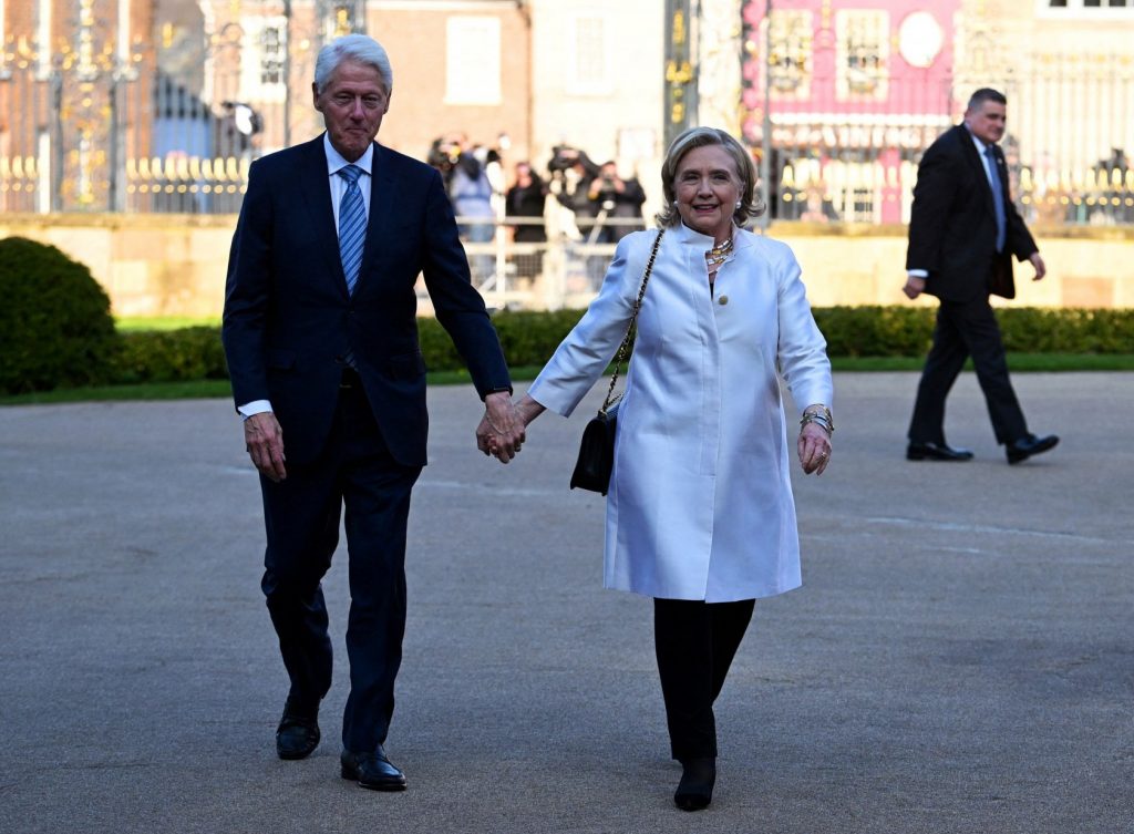 Χίλαρι και Μπιλ Κλίντον: Ο έρωτας, ο λεκές στο φόρεμα της Μόνικα και ξανά μαζί