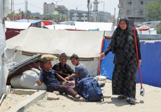 Γάζα: Μία τουαλέτα για 4.000 ανθρώπους στην αλ-Μαουάσι – Η Oxfam καταγγέλλει τις φριχτές συνθήκες διαβίωσης