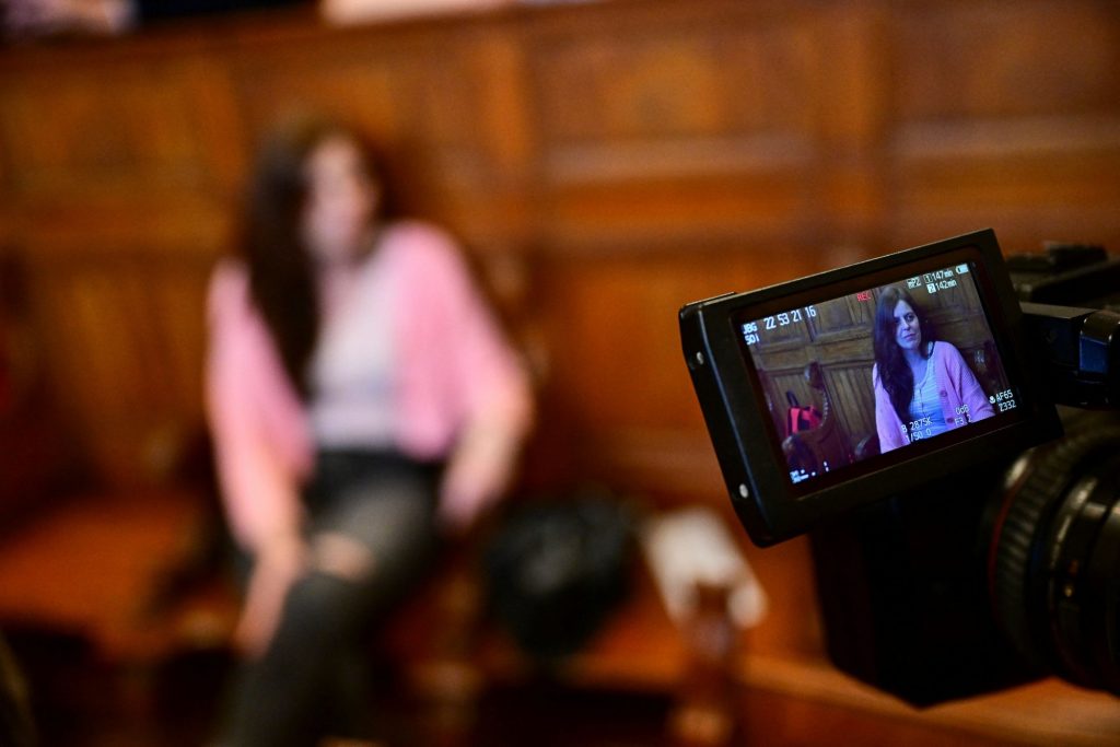 Ιταλία: Απελευθερώθηκε η εκλεγμένη Ιταλίδα αντιφασίστρια και πλέον ευρωβουλεύτρια Ιλάρια Σαλίς