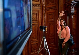 Ιλάρια Σάλις: Η Ιταλίδα αντιφασίστρια που βάζει δύσκολα στον Ορμπάν – Από τις φυλακές στο Ευρωκοινοβούλιο