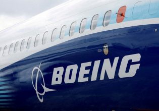 «Είμαστε σε λειτουργία πανικού» – Τι λένε οι εργαζόμενοι για το κορυφαίο εργοστάσιο της Boeing