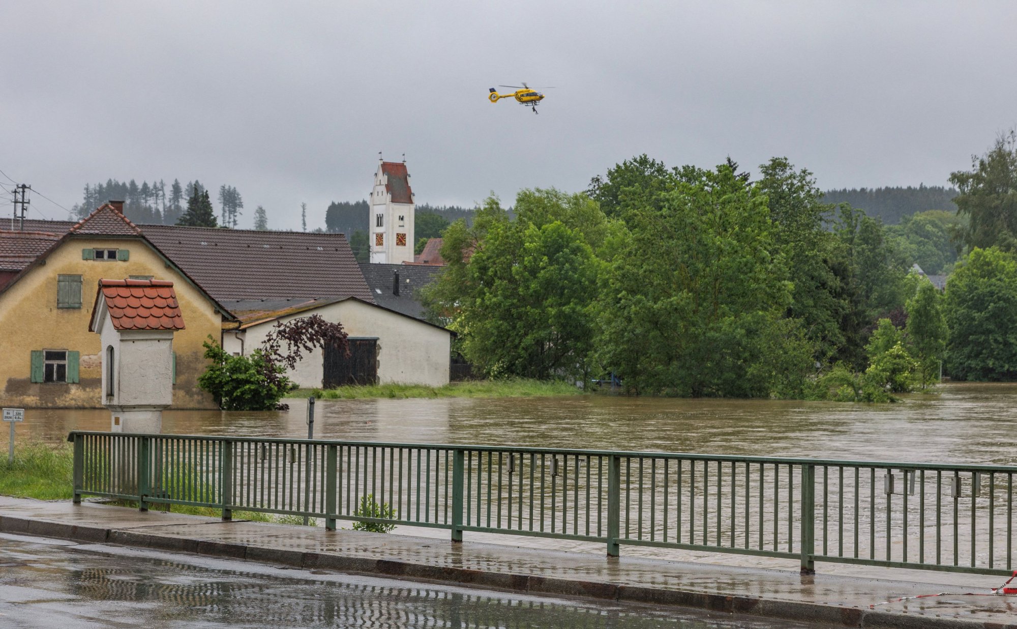 Γερμανία: Σφοδρή κακοκαιρία πλήττει τη χώρα – Σε κατάσταση ανάγκης πολλές περιοχές – Πλημμύρες και εκκενώσεις σπιτιών