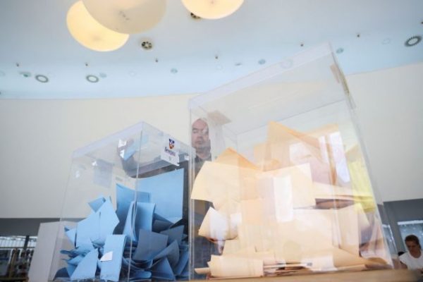 Σερβία: Έκλεισαν οι κάλπες για τις δημοτικές εκλογές – Καταγγελίες για παρατυπίες από την αντιπολίτευση