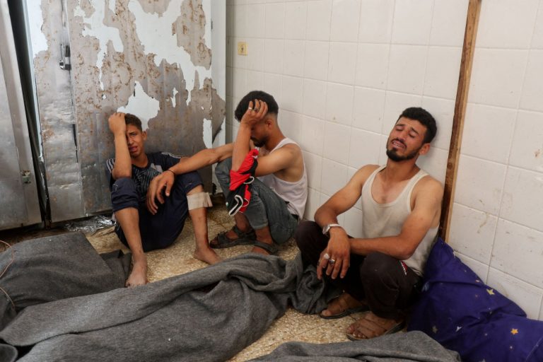 Live: Τουλάχιστον 274 οι νεκροί στη «σφαγή της Νουσεϊράτ» – Παραιτήθηκε ο Γκαντζ από την κυβέρνηση Νετανιάχου