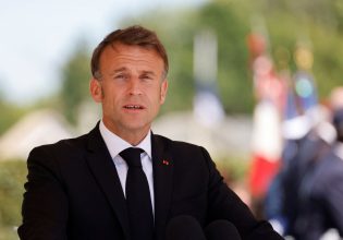 Εκλογές στη Γαλλία: Απορρίπτει κάθε ενδεχόμενο παραίτησης ο Μακρόν – Τι σημαίνει η απόφασή του για τη γαλλική προεδρία