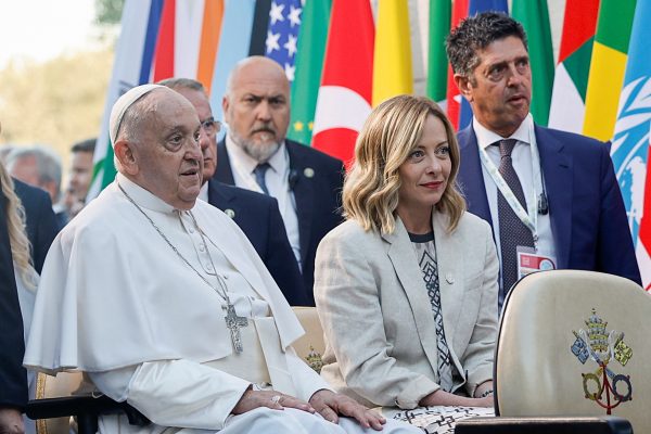 G7: O Πάπας και η Μελόνι κατηγορούνται για την απάλειψη αναφορών στην άμβλωση και τα ΛΟΑΤΚΙ άτομα