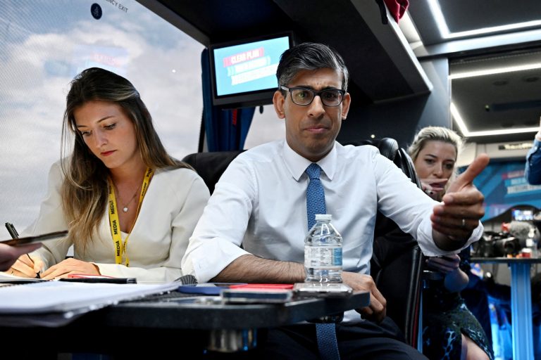 Σούνακ: Ολοκληρωτικό πλήγμα τα παράνομα στοιχήματα;