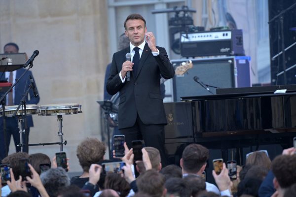 Εκλογές στη Γαλλία: Ο Μακρόν καλεί σε ψήφο κατά των άκρων – «Δεν πρέπει να φοβόμαστε»