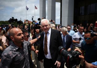 Τζούλιαν Ασάνζ: Το τέλος ενός δικαστικού αγώνα 14 ετών