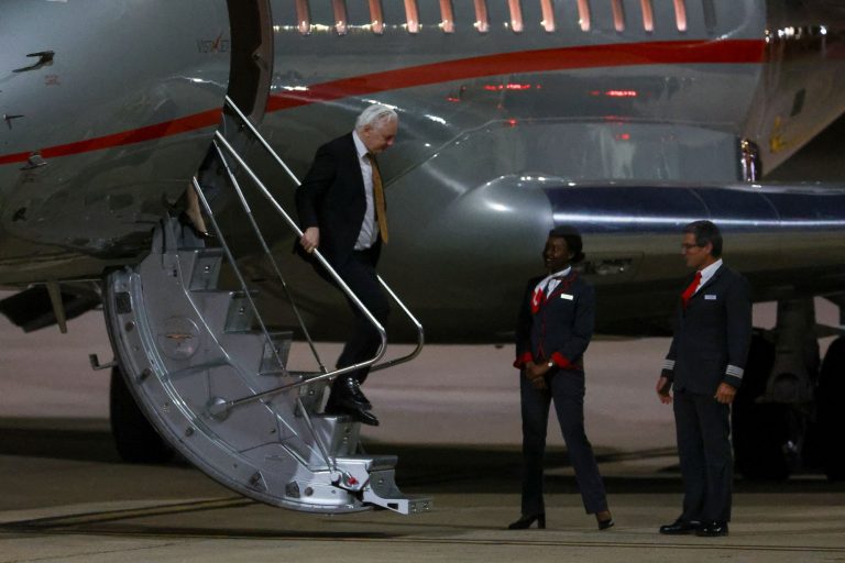 Τζούλιαν Ασάνζ: Πώς πέρασε τις πρώτες ώρες ελευθερίας