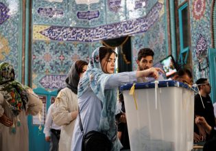 Ιράν: Οδεύει προς τον δεύτερο γύρο των προεδρικών εκλογών εν μέσω ρεκόρ αποχής