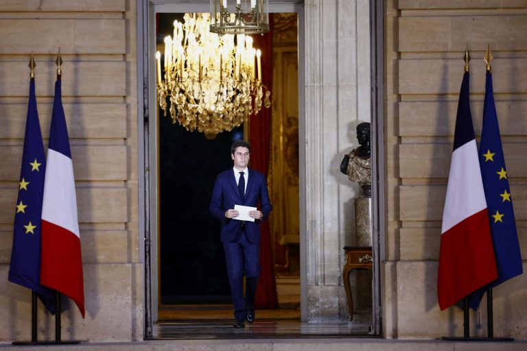 Εκλογές στη Γαλλία: «Η ακροδεξιά βρίσκεται στο κατώφλι της εξουσίας», προειδοποιεί ο Ατάλ μετά την ανακοίνωση των exit polls