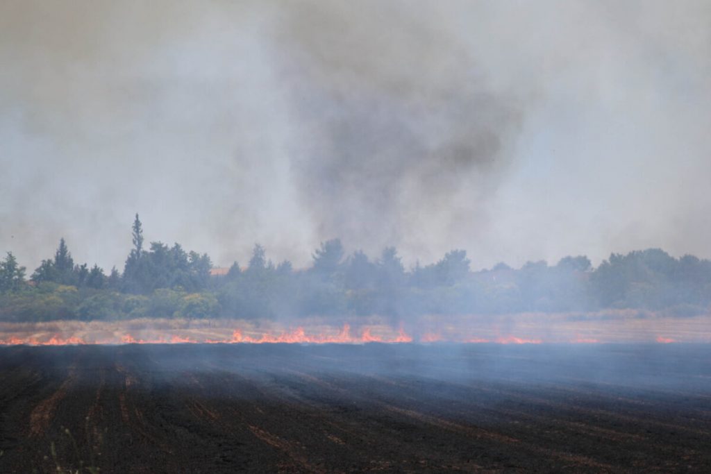 Συναγερμός για πυρκαγιά και στη Λάρισα – Εκταταμένη επιχείρηση της πυροσβεστικής