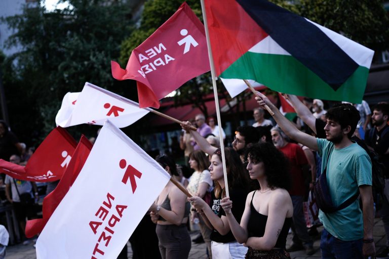 Νέα Αριστερά για Κασσελάκη: Αντιγράφει τον Τραμπ, το ίνδαλμά του – Είναι η άλλη όψη του Μητσοτάκη