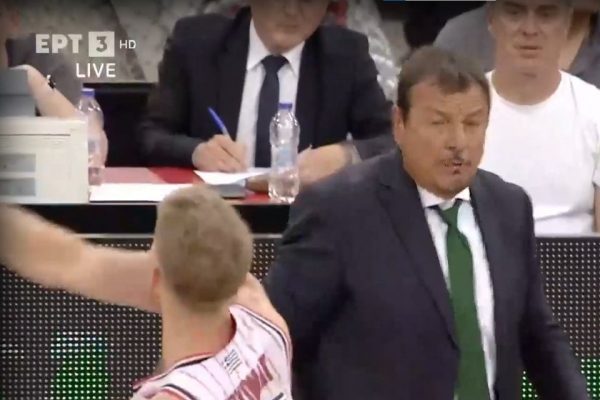 Η στιγμή που ο Γουόκαπ δείχνει στον Αταμάν να φύγει για τα αποδυτήρια (vid)