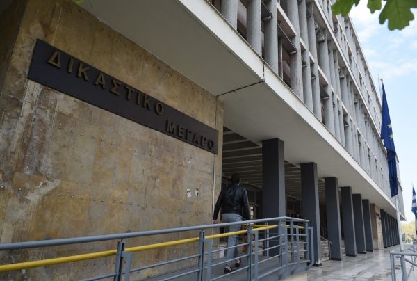 Θεσσαλονίκη: Έσπασε τα ισόβια 58χρονη που σκότωσε με τηγάνι τον πρώην πεθερό της – Πώς είχε γίνει το έγκλημα