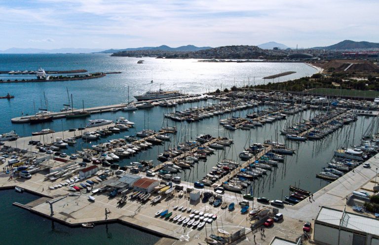 Πυρκαγιά σε ιστιοπλοϊκό σκάφος στη Μαρίνα Καλλιθέας