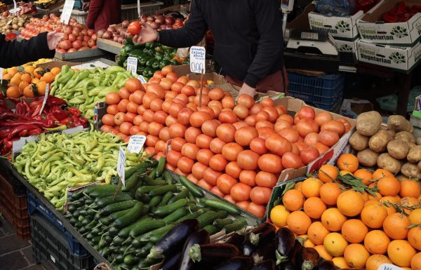 Αλλαγή κατεύθυνσης στην ακρίβεια βλέπει η ΝΔ – Πυρά από ΣΥΡΙΖΑ και ΠΑΣΟΚ