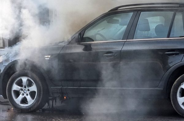 Πυρκαγιά σε αυτοκίνητο τα ξημερώματα στη Νέα Σμύρνη