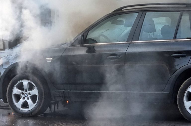 Πυρκαγιά σε αυτοκίνητο τα ξημερώματα στη Νέα Σμύρνη