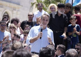 Να ξορκίσουν την αποχή ή τον πειρασμό της παραλίας καλεί τους νέους ο Μητσοτάκης