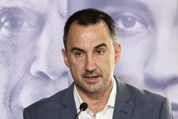 Το «ευχαριστώ» του Αλέξη Χαρίτση για τα μηνύματα μετά τον χαμό του πατέρα του