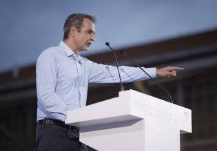 Στο Σύνταγμα κλείνει την προεκλογική περίοδο ο Κυριάκος Μητσοτάκης