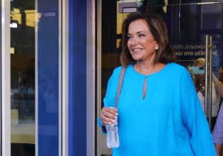 Μπακογιάννη: Υπάρχουν υπουργοί που δεν αποδίδουν τέλεια – Κωμική ιστορία ότι στρίψαμε Αριστερά ή Δεξιά