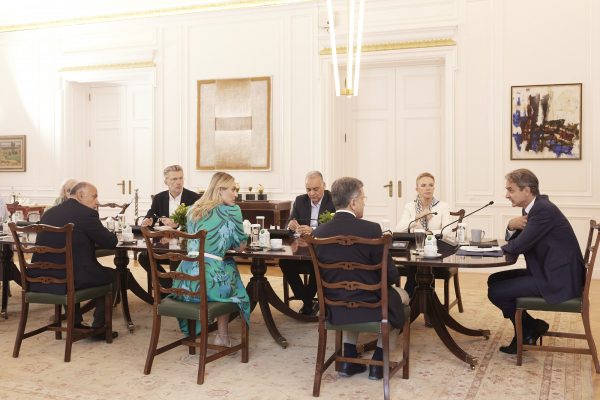 Συνάντηση Μητσοτάκη στο Μαξίμου με τους νεοεκλεγέντες ευρωβουλευτές της ΝΔ