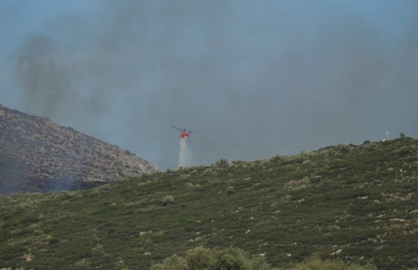 Πυρκαγιά στον Προφήτη Θεσσαλονίκης – Στη μάχη εναέρια μέσα