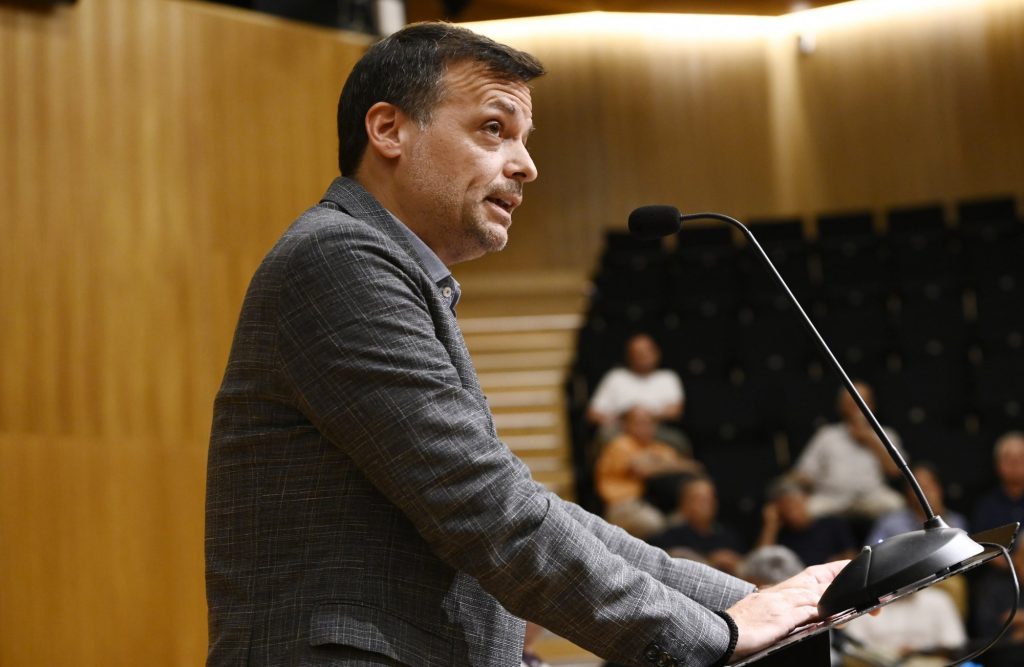 Χάρης Δούκας για την απευθείας ανάθεση σε στέλεχος του ΠΑΣΟΚ: Τι απαντά