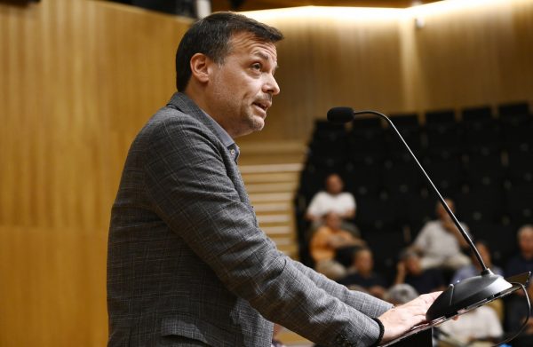 Χάρης Δούκας για την απευθείας ανάθεση σε στέλεχος του ΠΑΣΟΚ: Τι απαντά