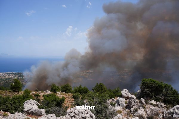 Χίος: Χωρίς ενεργό μέτωπο η φωτιά στην περιοχή των Ρεστών – Παραμένουν ισχυρές πυροσβεστικές δυνάμεις