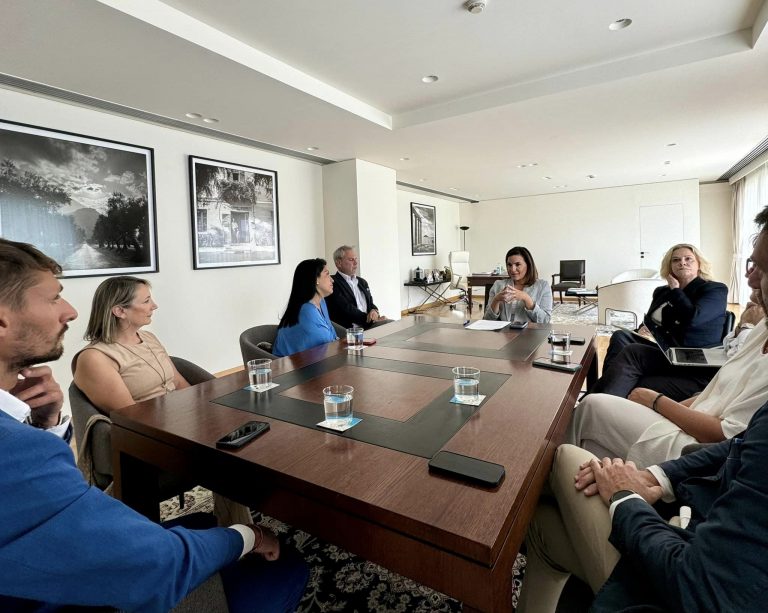 Με την Όλγα Κεφαλογιάννη συναντήθηκε η δήμαρχος Σπετσών